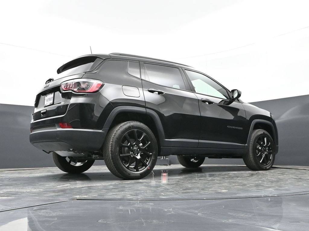Used 2026 Jeep Compass Latitude AWD/4WD image 35