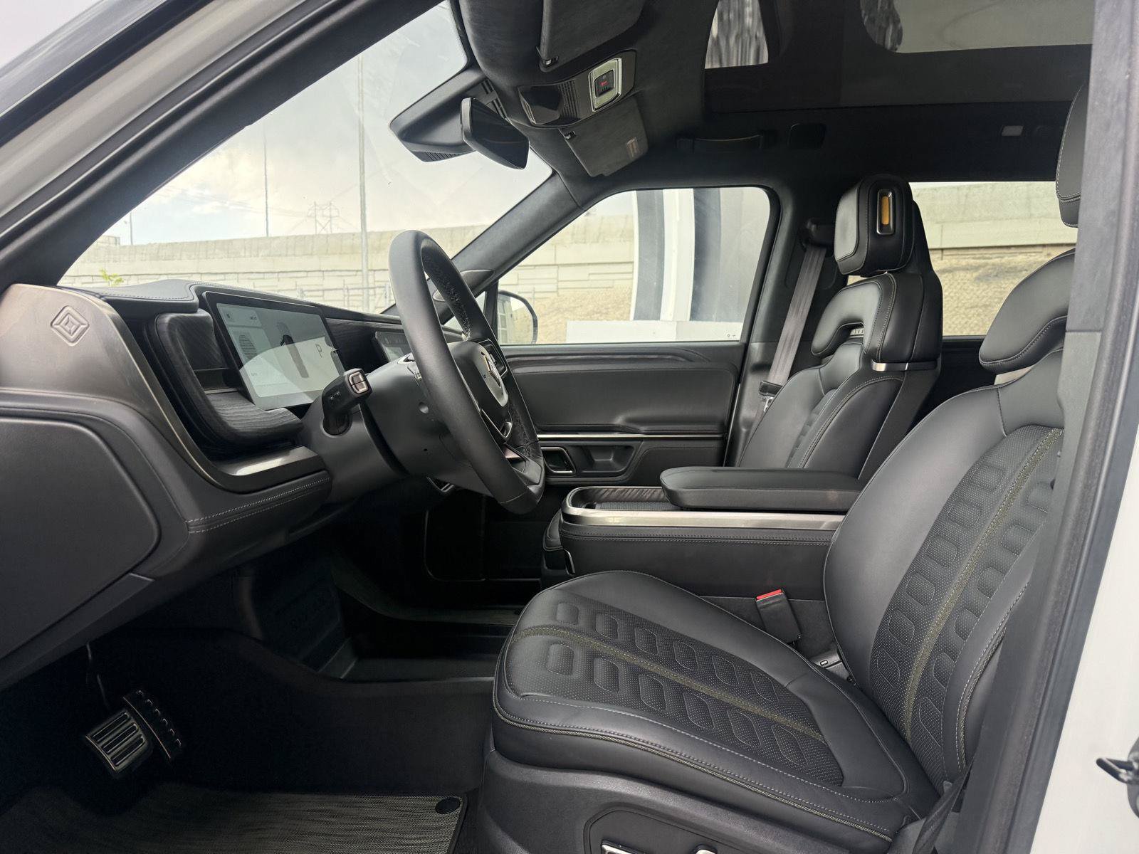 Used 2023 Rivian R1S Adventure AWD/4WD image 13
