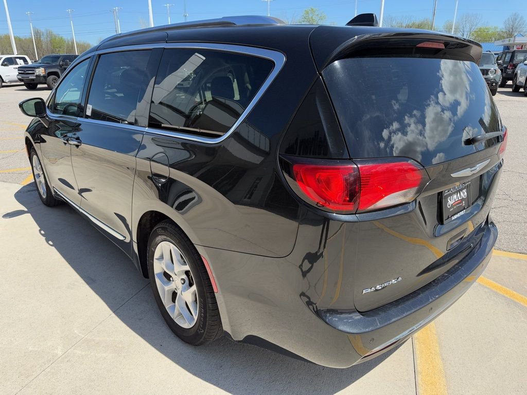 Used 2017 Chrysler Pacifica Touring-L Plus w/ Tire & Wheel Group image 7
