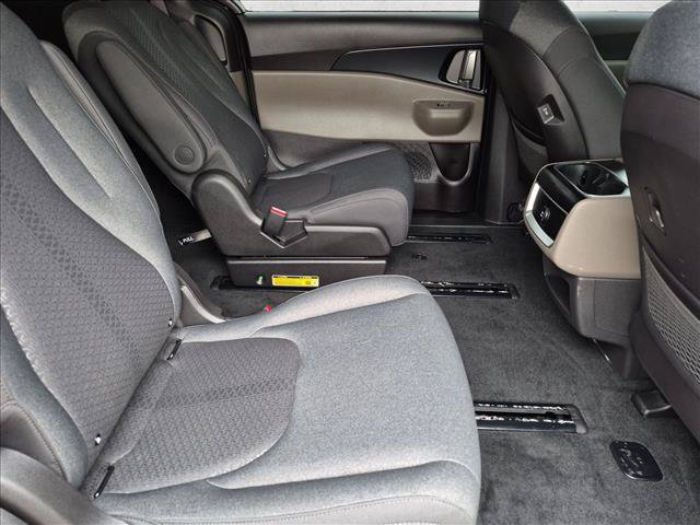 Used 2026 Kia Carnival LX FWD image 26
