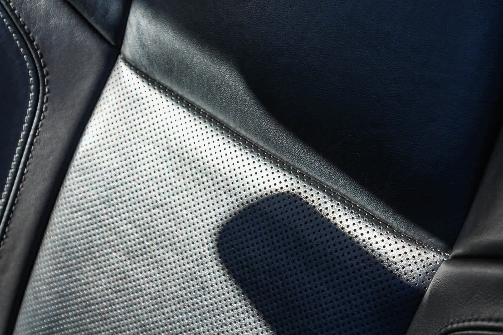 Used 2017 Dodge Charger SXT w/ Plus Group image 25