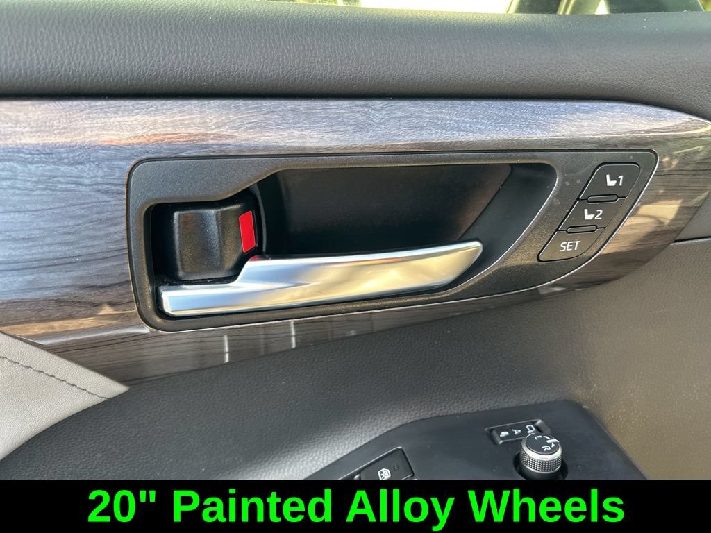 Used 2024 Toyota Highlander Platinum FWD image 38