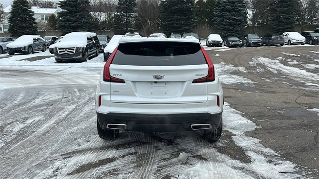 Used 2024 Cadillac XT4 Premium Luxury image 5