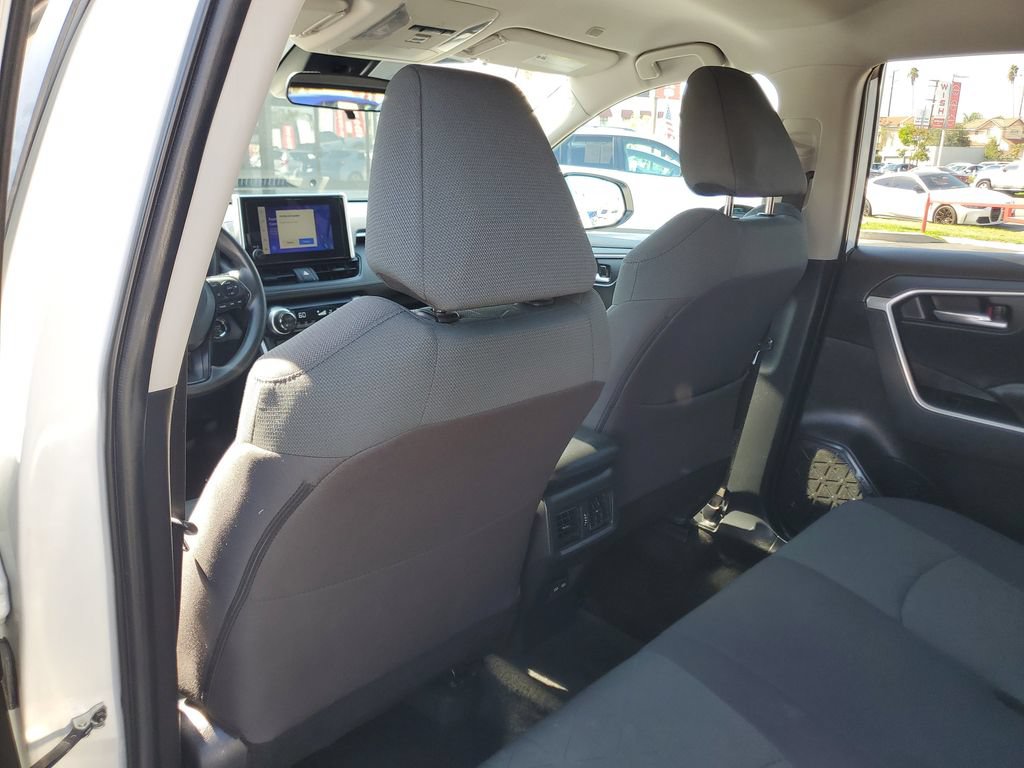 Used 2023 Toyota RAV4 XLE AWD/4WD image 16