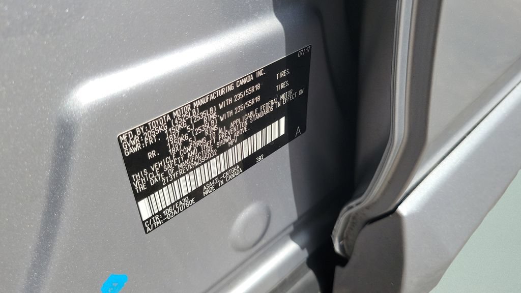 Used 2017 Toyota RAV4 Platinum FWD image 26