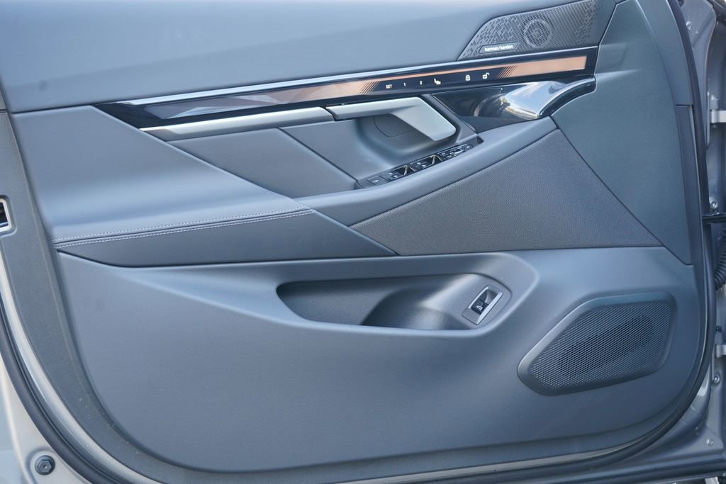 New 2026 BMW i5 eDrive40 w/ M Sport Package image 10