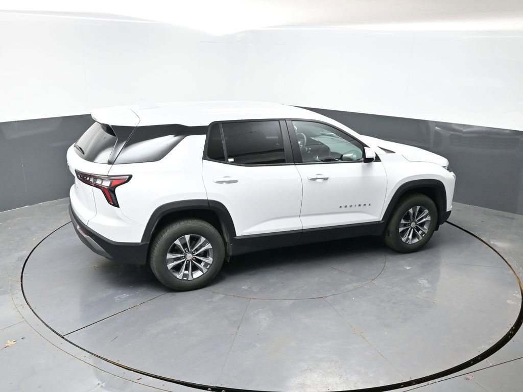 Used 2025 Chevrolet Equinox LT AWD/4WD image 14