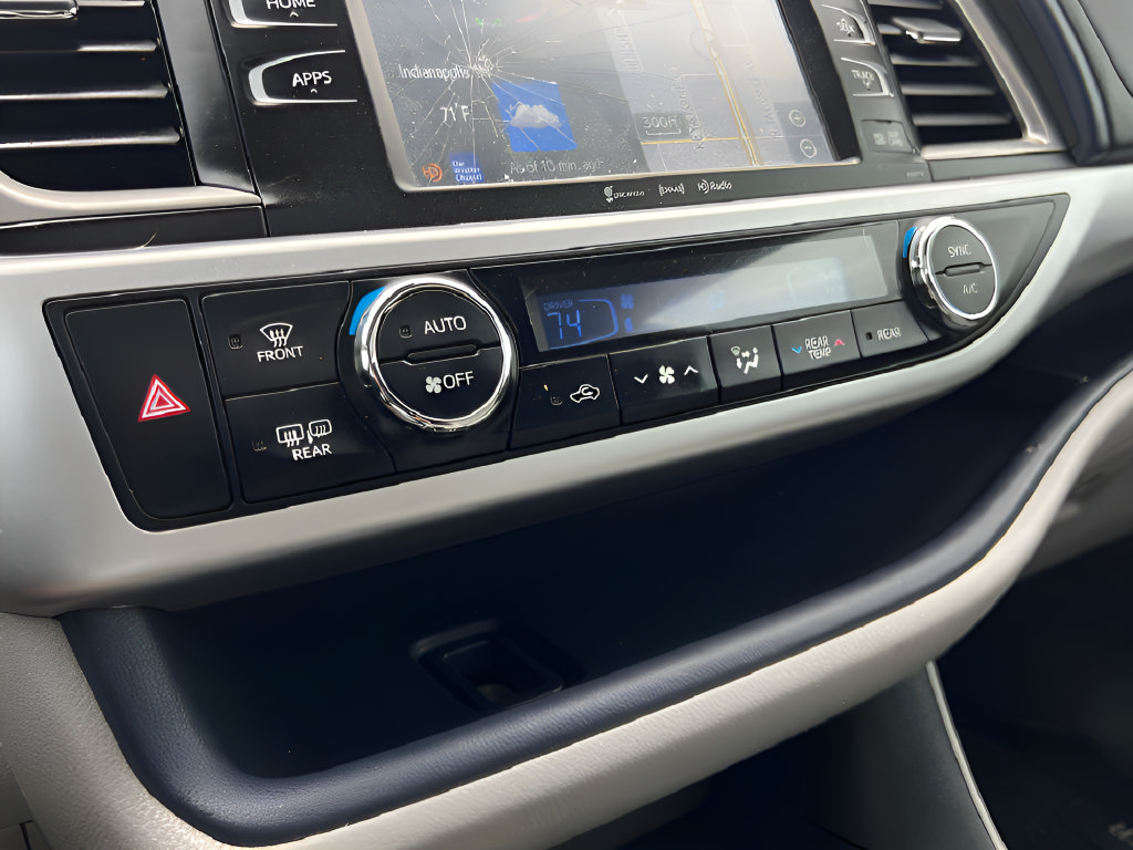 Used 2018 Toyota Highlander XLE AWD/4WD image 21