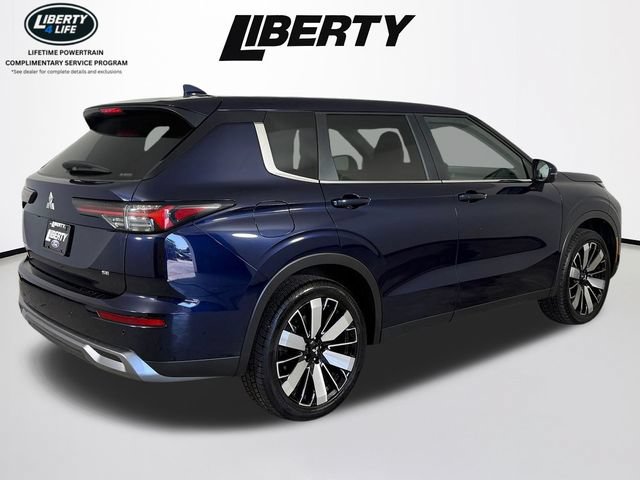 Used 2025 Mitsubishi Outlander SE AWD/4WD image 3