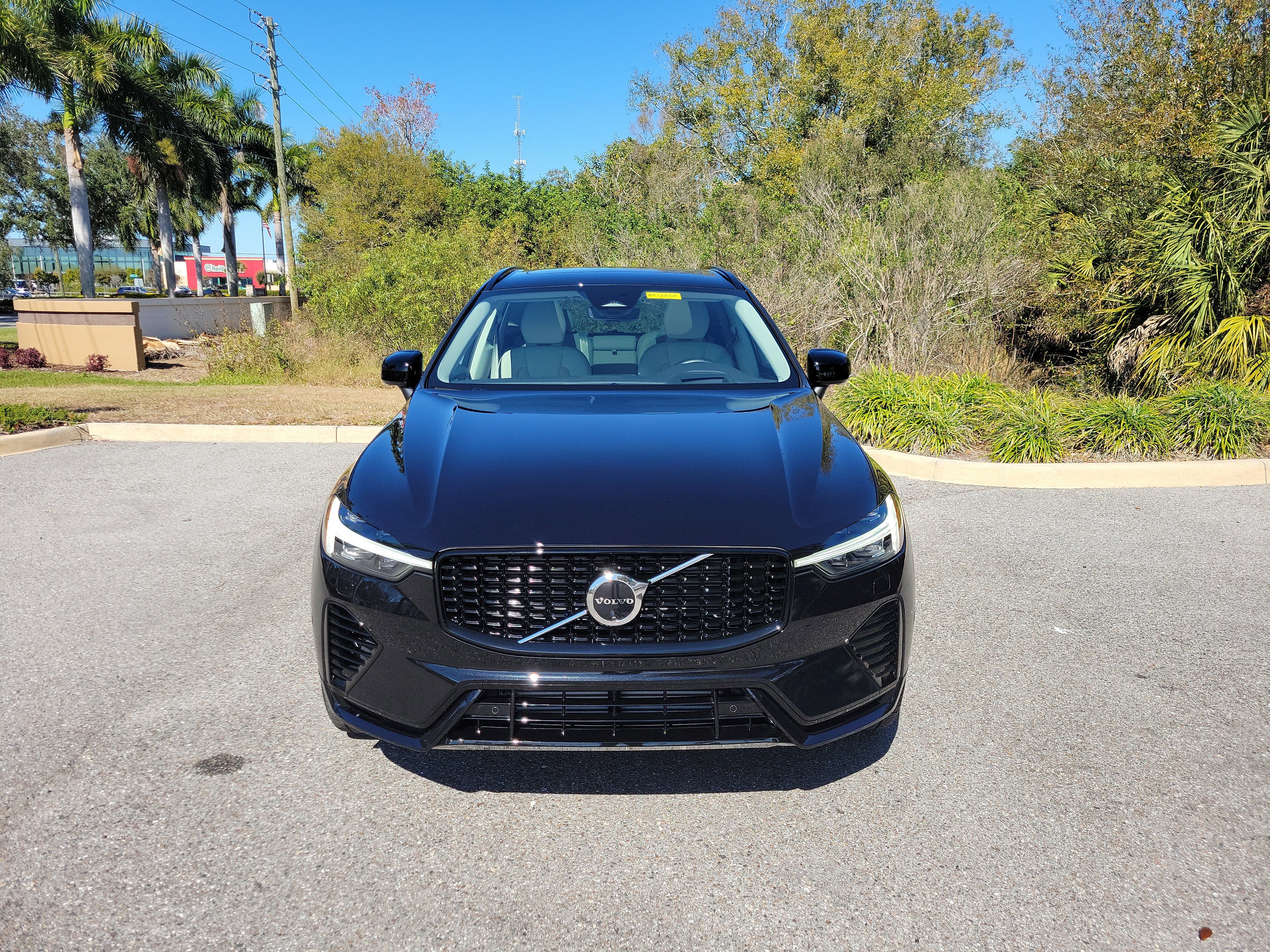 Used 2025 Volvo XC60 T8 Ultra w/ Climate Package image 2