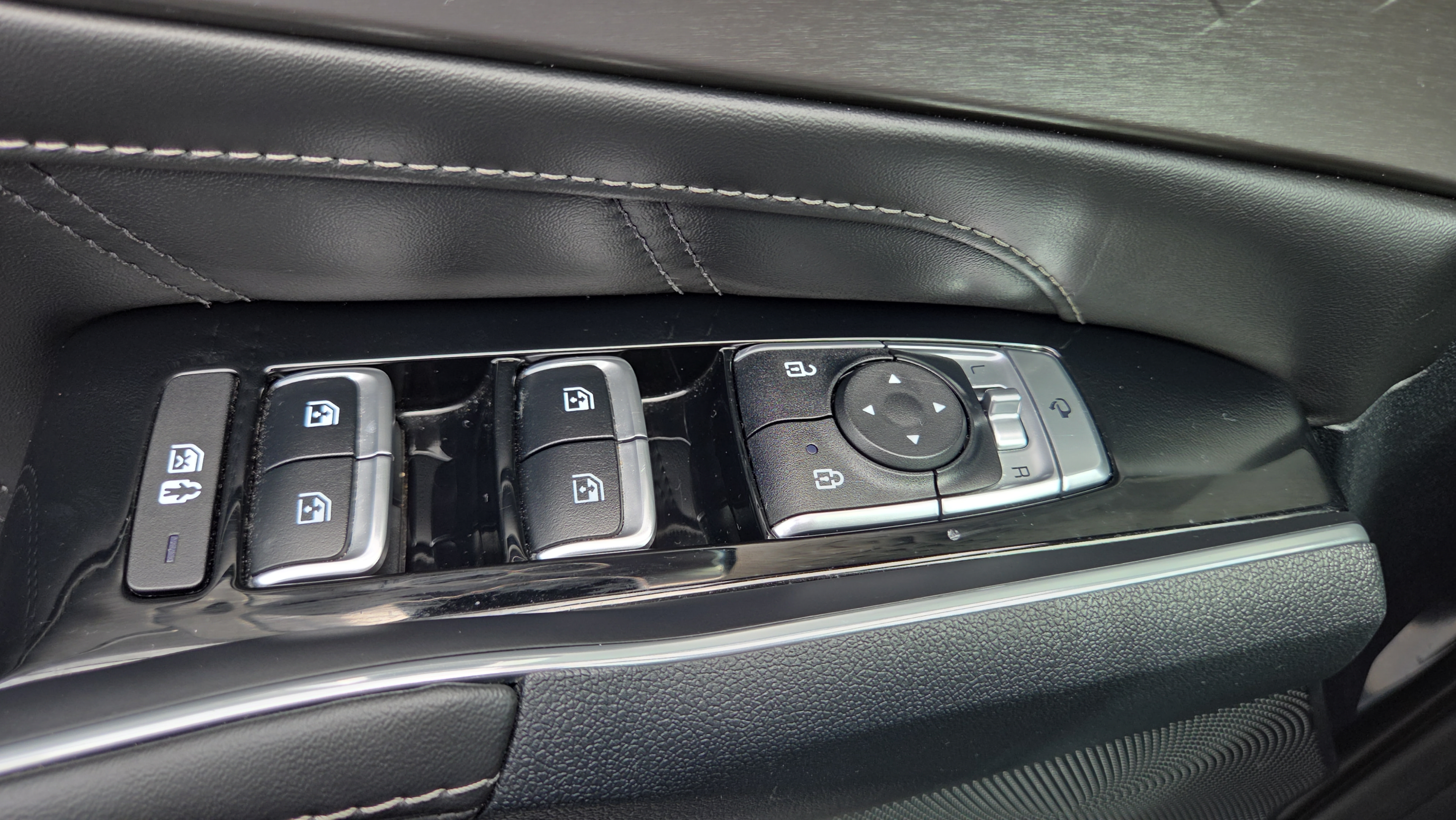 Used 2023 Kia Sorento SX AWD/4WD image 38