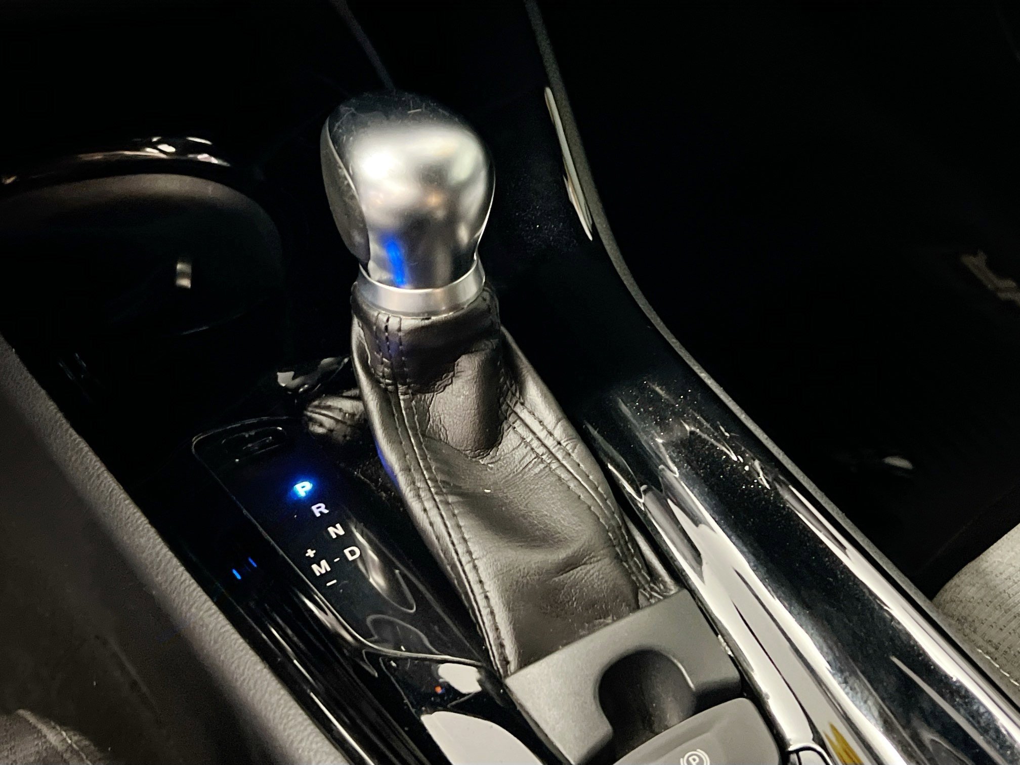 Used 2019 Toyota C-HR XLE FWD image 25