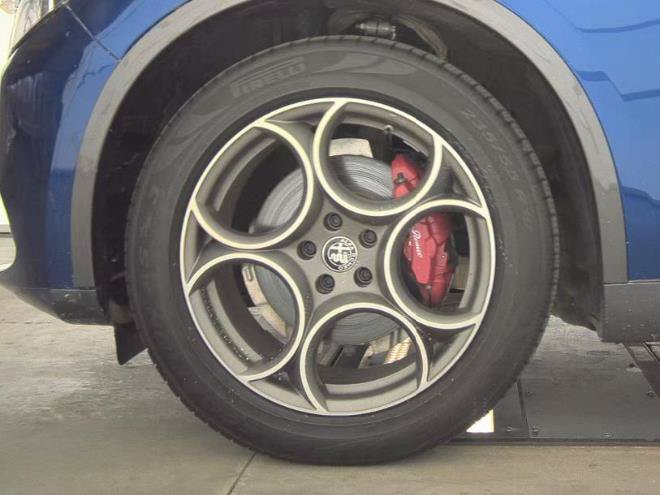 Used 2022 Alfa Romeo Stelvio Ti AWD/4WD image 8