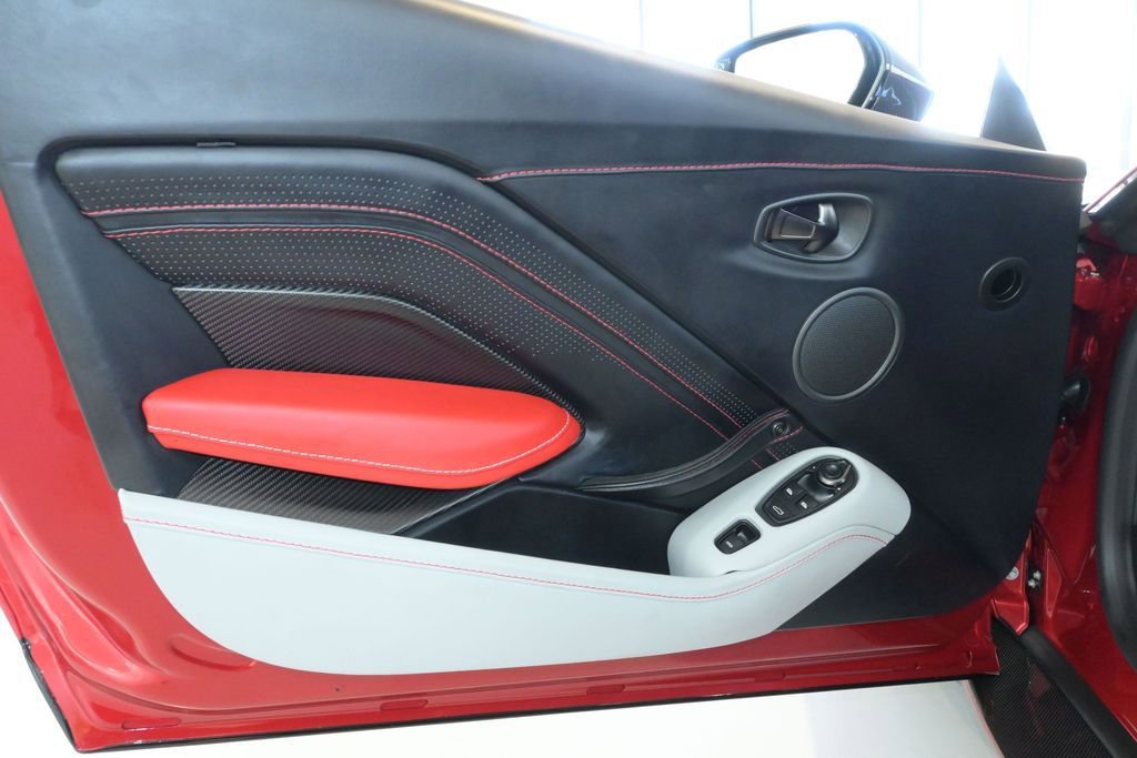 Used 2023 Aston Martin V12 Vantage Roadster RWD image 31