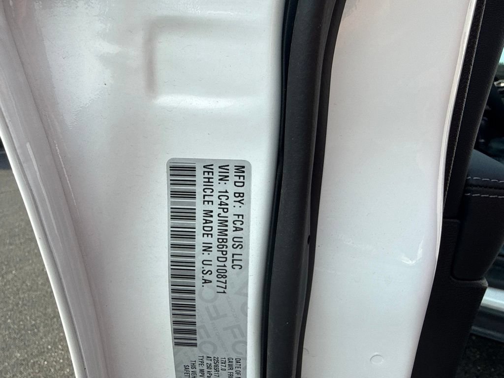 Certified 2023 Jeep Cherokee Altitude Lux w/ Lux Elite Package AWD/4WD image 8