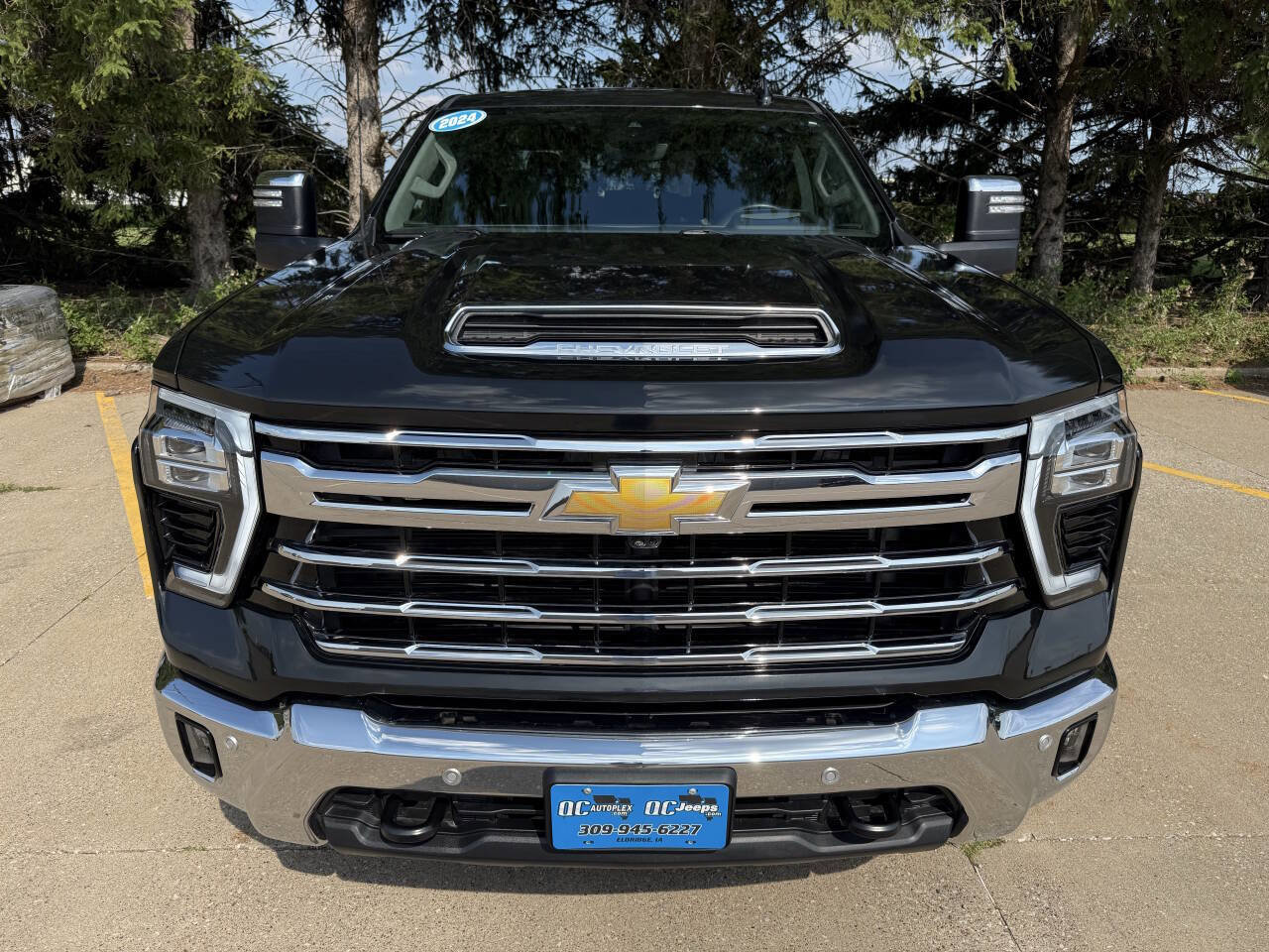 Used 2024 Chevrolet Silverado 2500 LTZ w/ LTZ Premium Package image 5