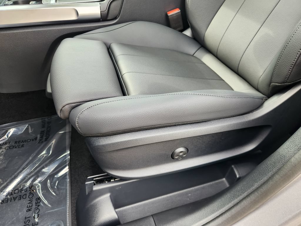 New 2026 Mercedes-Benz GLB 250 4MATIC image 16