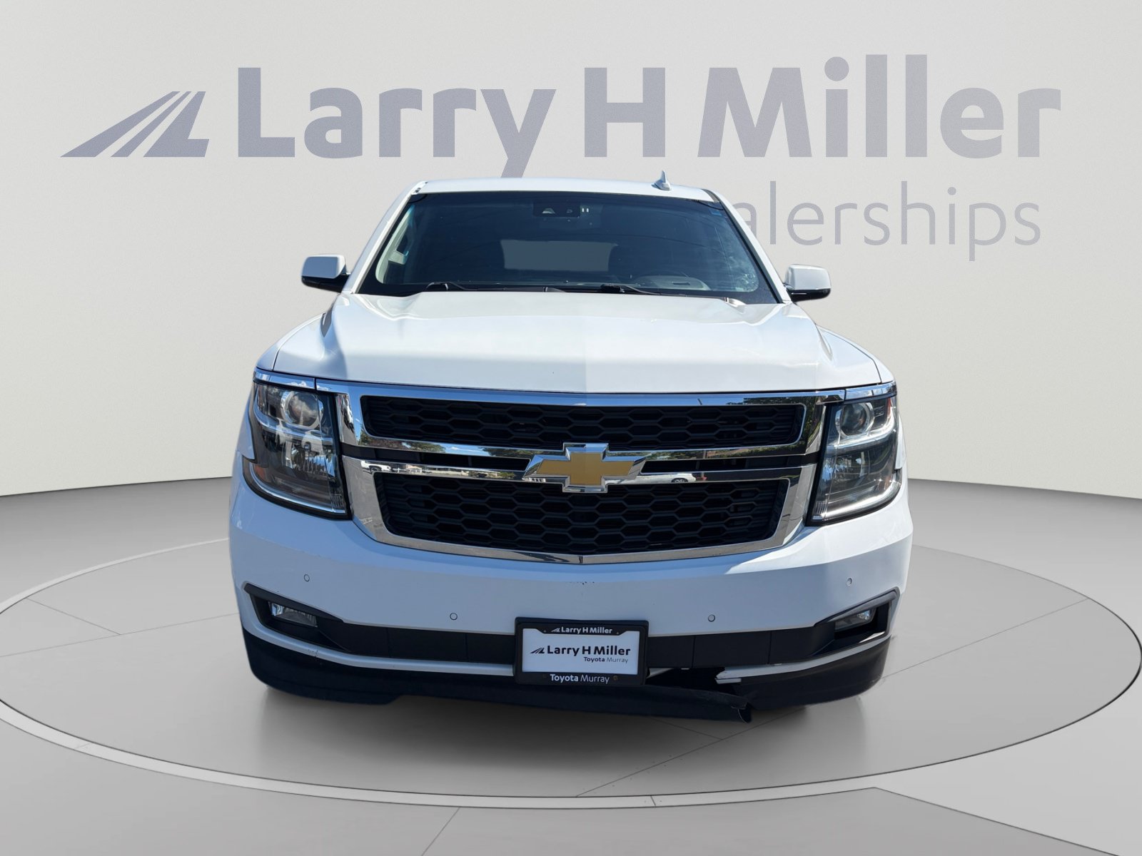 Used 2018 Chevrolet Suburban LT w/ Luxury Package AWD/4WD image 8