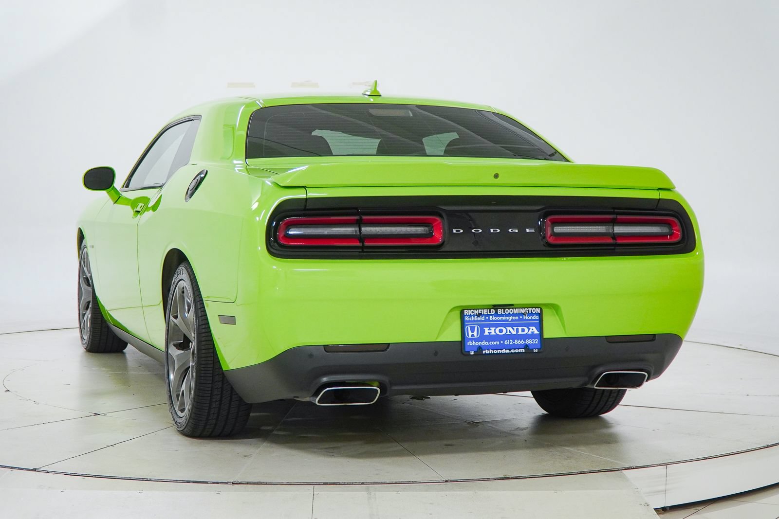 Used 2015 Dodge Challenger R/T Plus RWD image 7