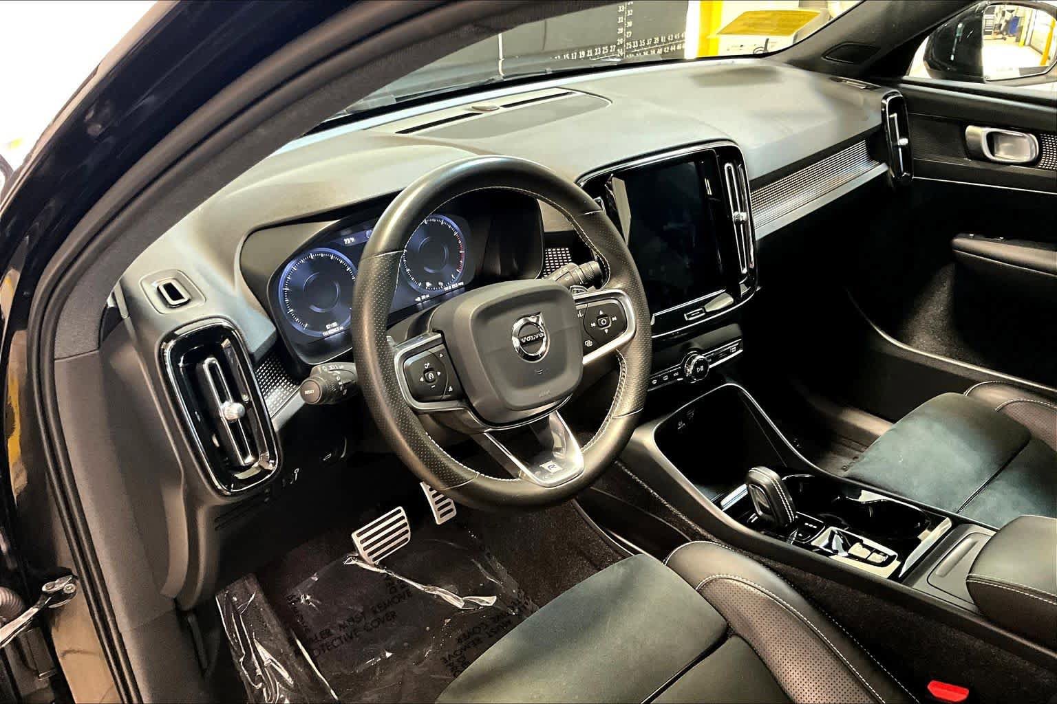 Used 2020 Volvo XC40 T5 R-Design w/ Protection Package AWD/4WD image 17