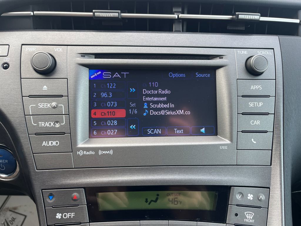 Used 2015 Toyota Prius Three image 19