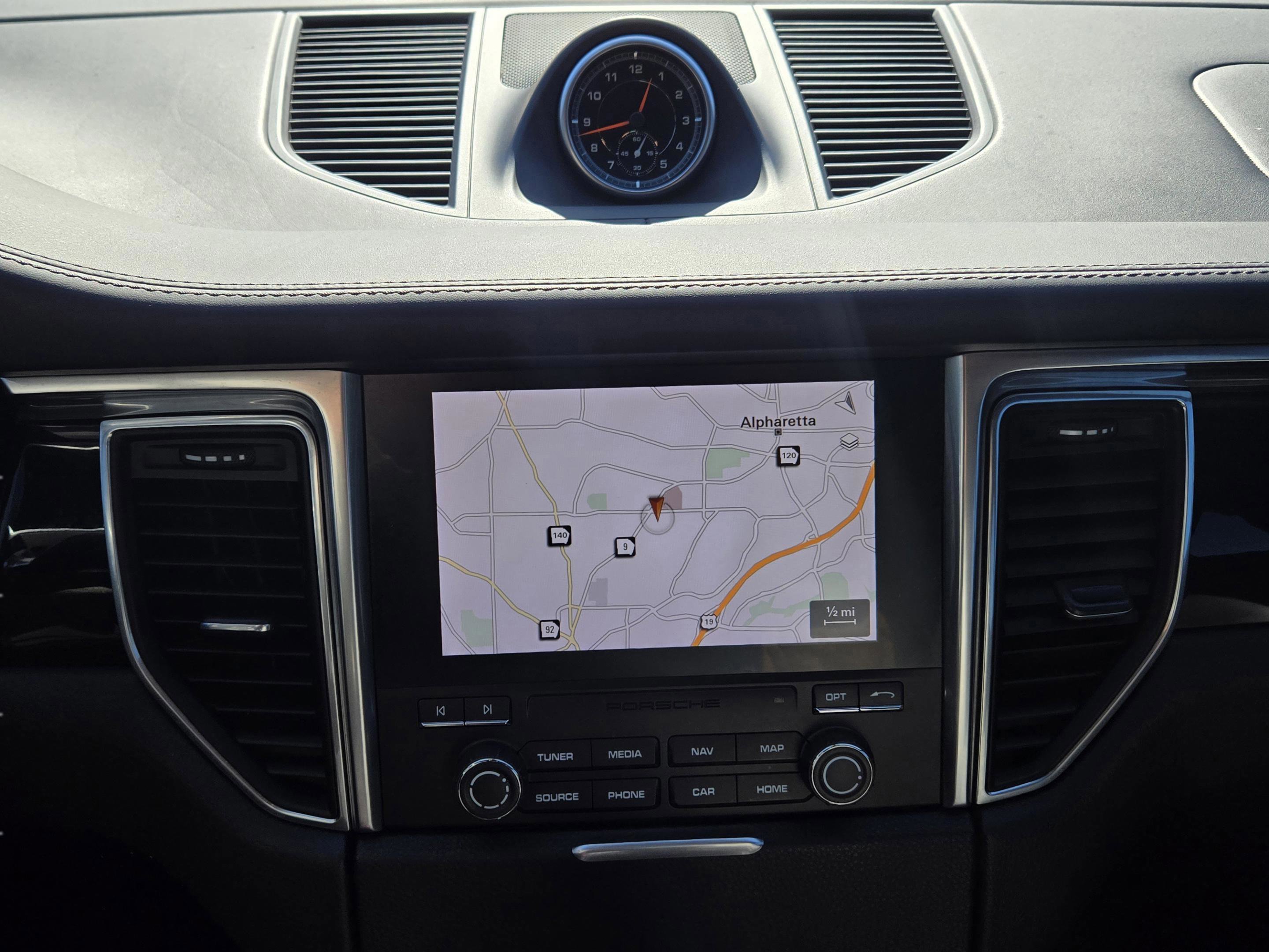 Used 2018 Porsche Macan Turbo image 35