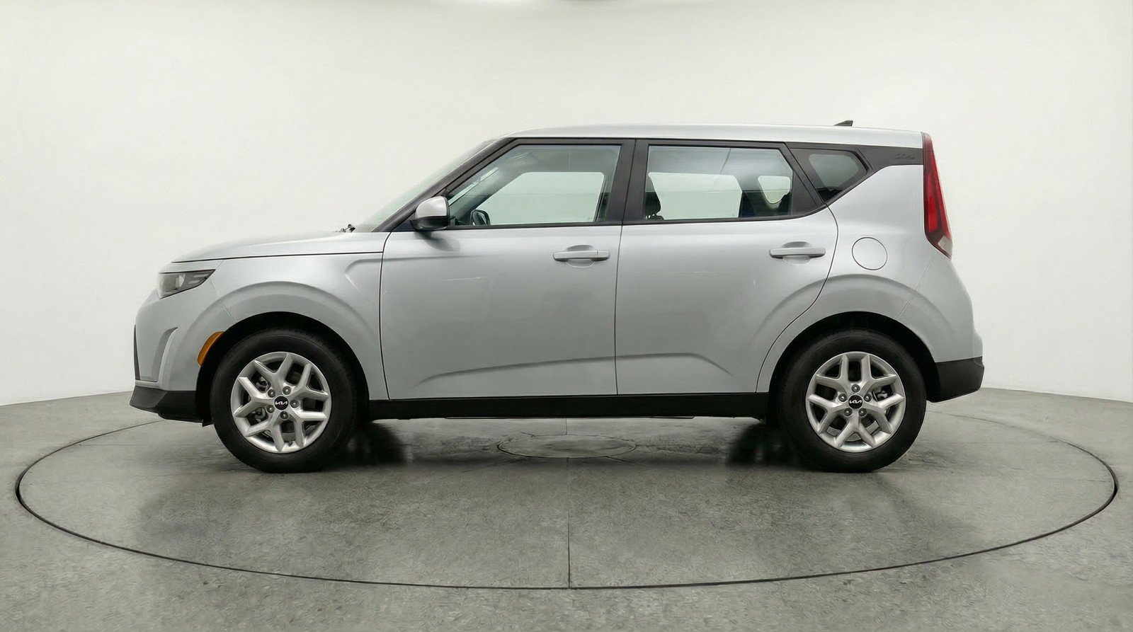 Used 2025 Kia Soul LX w/ LX Technology Package image 5