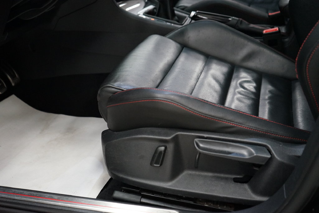 Used 2019 Volkswagen GTI SE FWD image 28