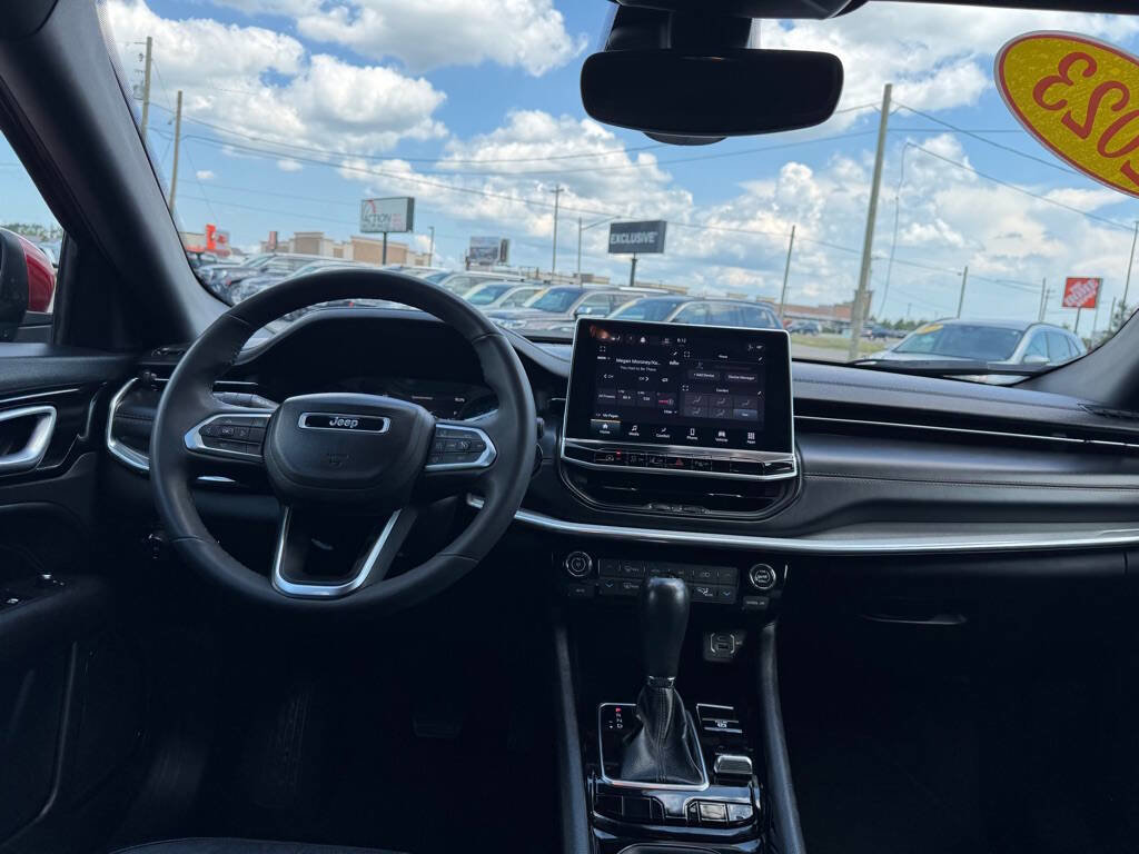 Used 2023 Jeep Compass Limited image 39