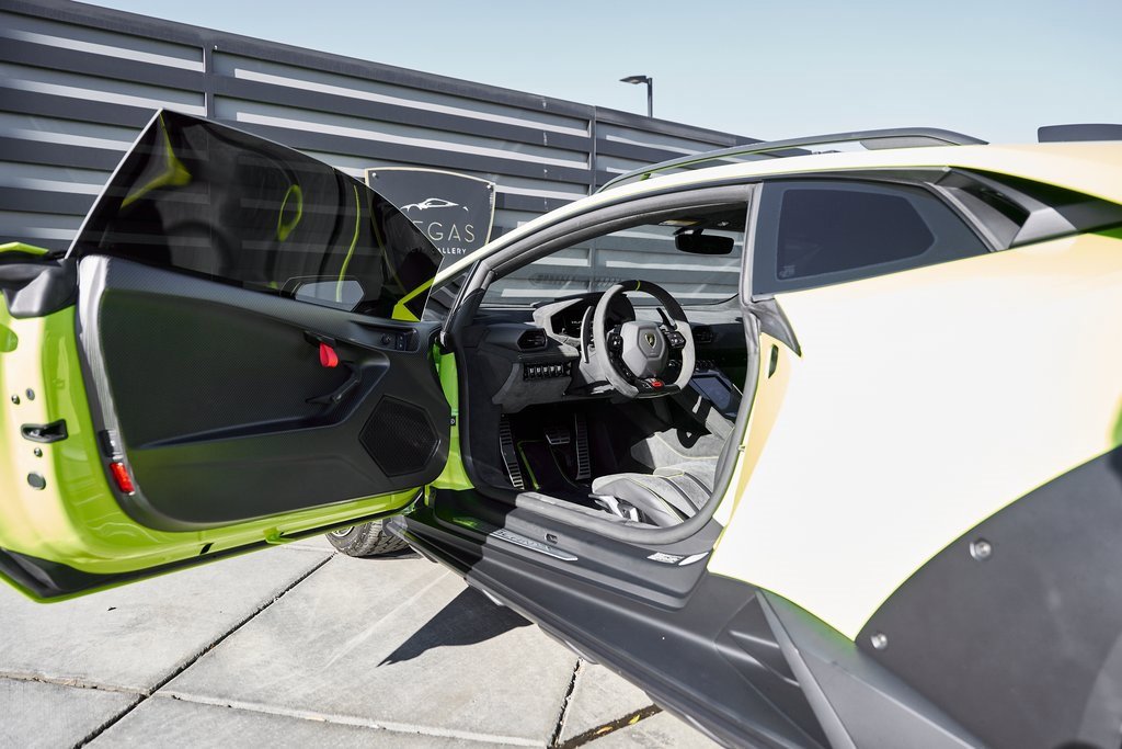 Used 2024 Lamborghini Huracan Sterrato image 37