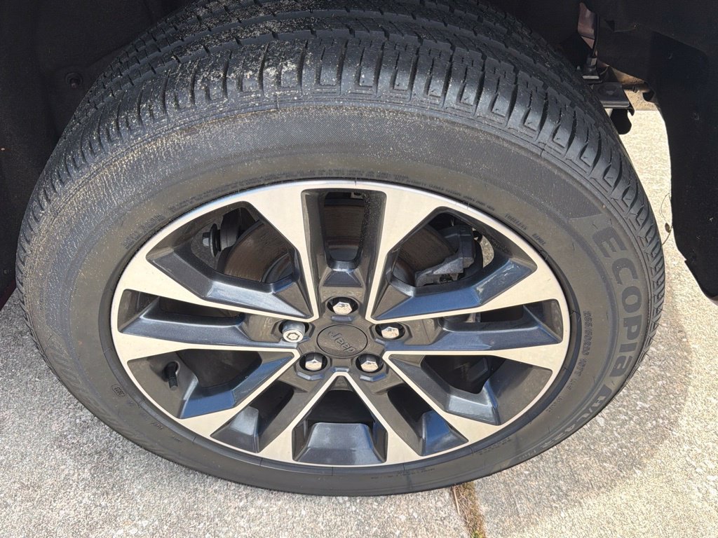 Used 2024 Jeep Grand Cherokee Overland RWD image 12