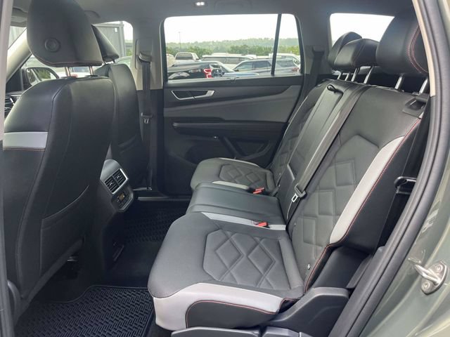 Used 2024 Volkswagen Atlas Peak Edition SE AWD/4WD image 15