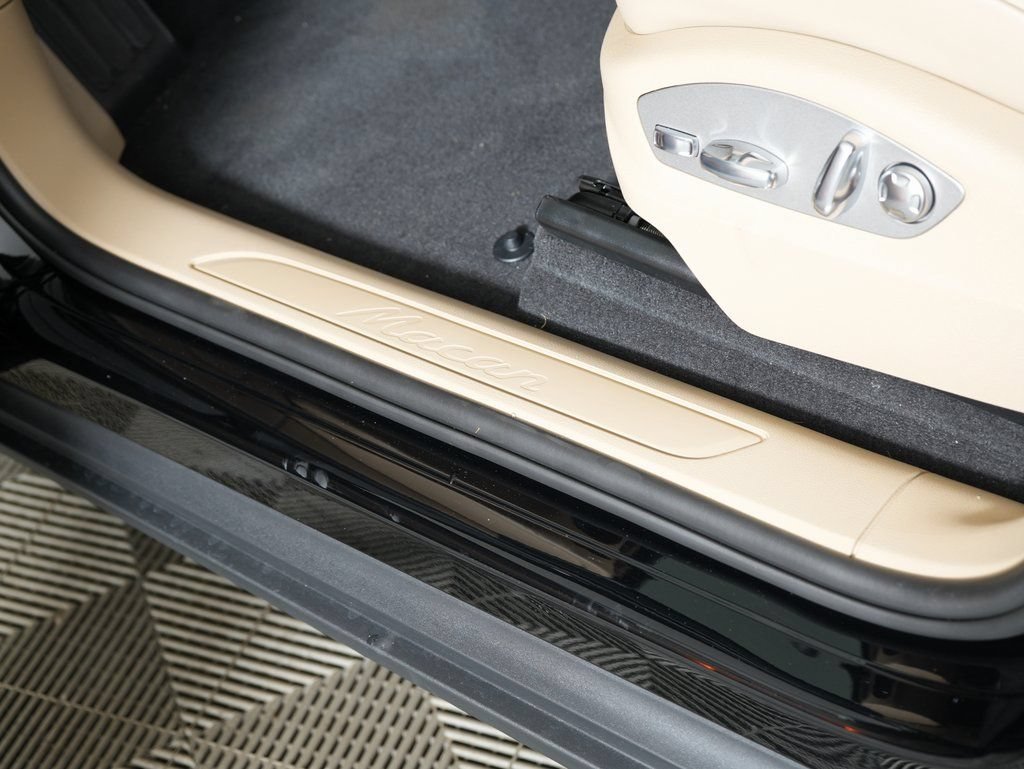 Certified 2026 Porsche Macan AWD/4WD image 18