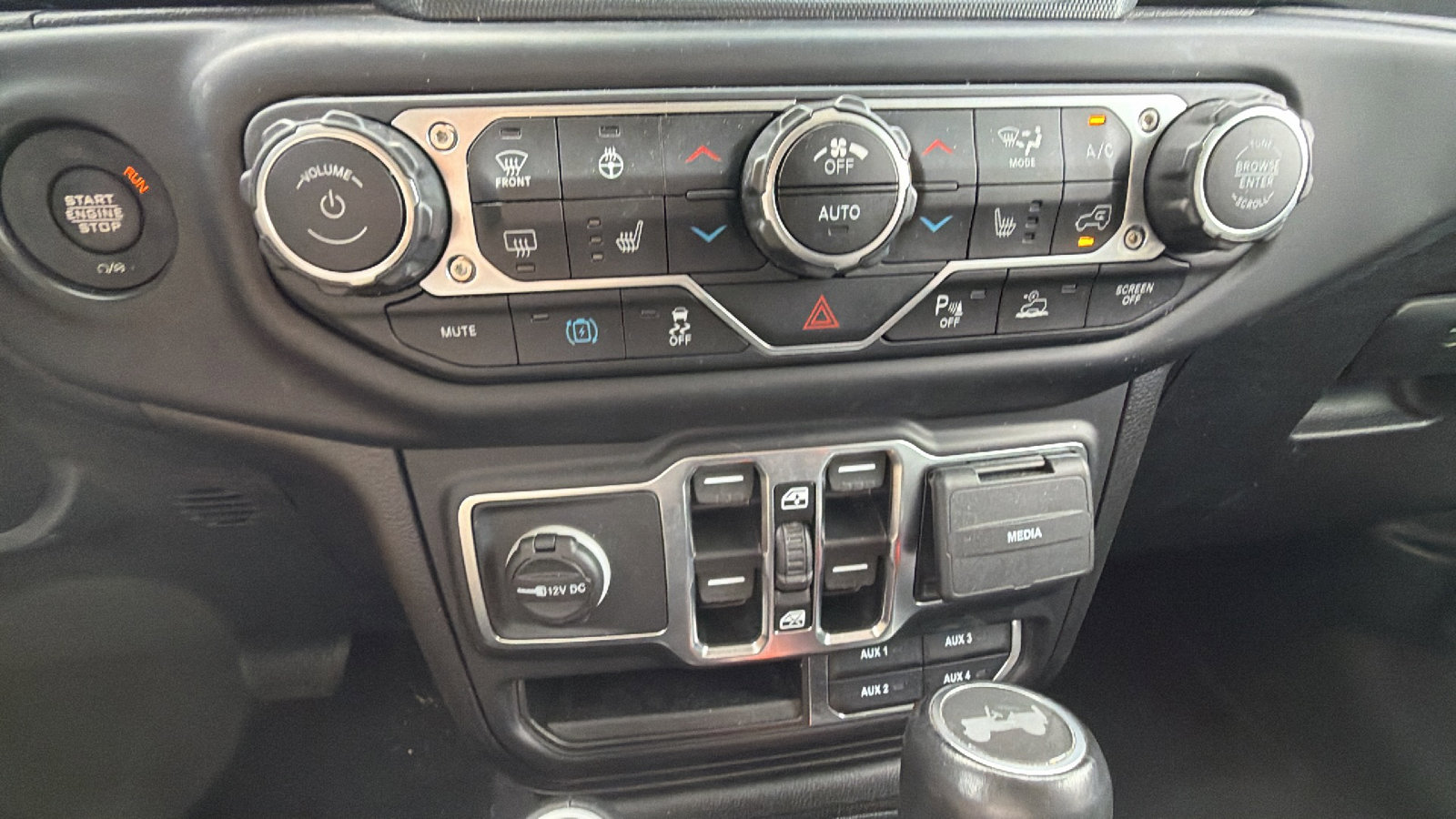 Used 2021 Jeep Wrangler Unlimited Sahara AWD/4WD image 34