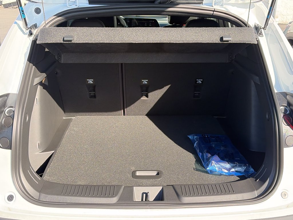 New 2026 Chevrolet Trax RS w/ Sunroof Package FWD image 6