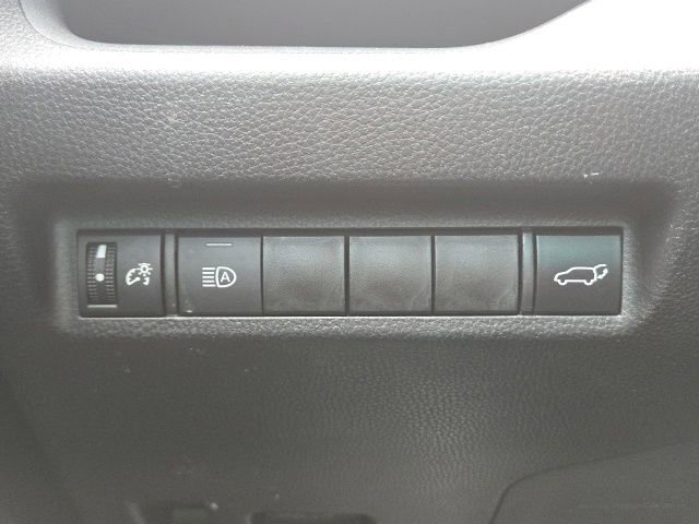 Used 2021 Toyota RAV4 XSE AWD/4WD image 25