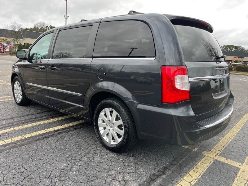 Used 2014 Chrysler Town & Country Touring FWD image 3