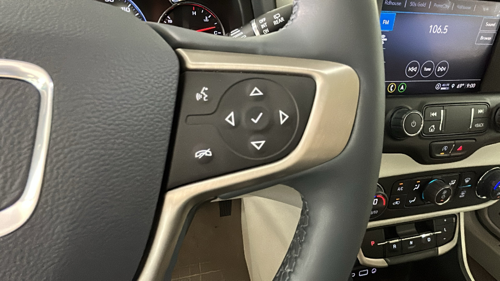 Used 2023 GMC Terrain Denali w/ Denali Premium Package AWD/4WD image 21