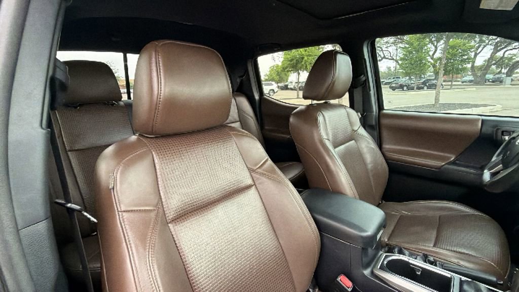 Used 2017 Toyota Tacoma Limited w/ Tow Package AWD/4WD image 39