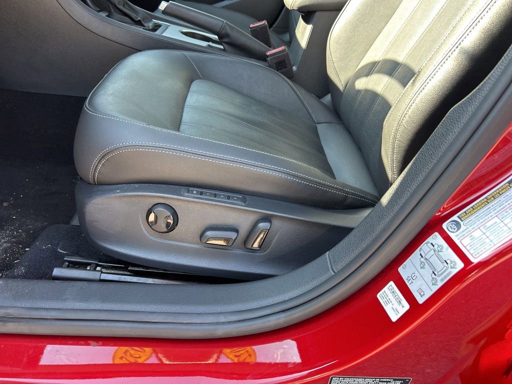 Used 2022 Volkswagen Passat 2.0T image 16