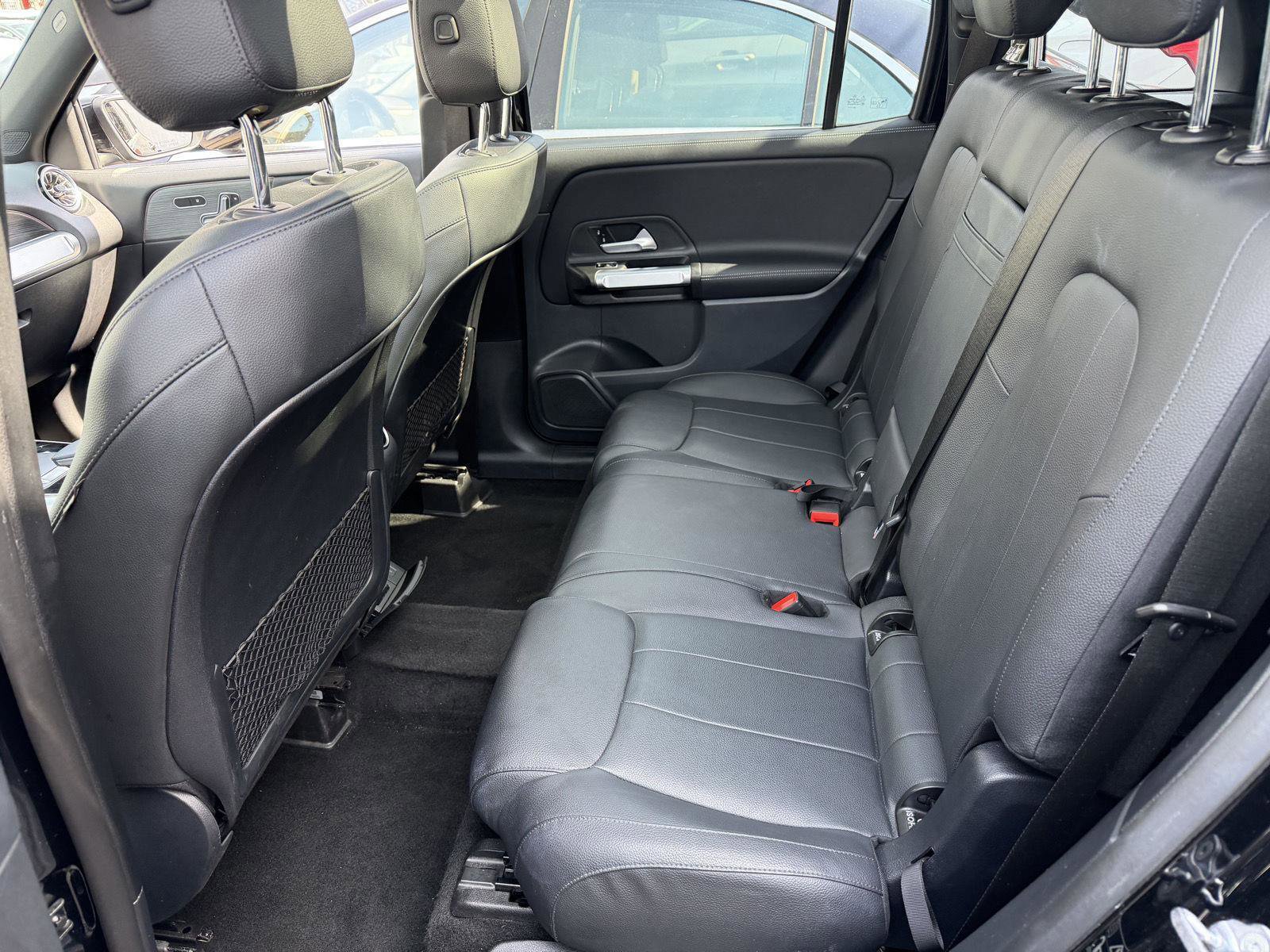 Used 2023 Mercedes-Benz GLB 250 4MATIC w/ Premium Package image 21