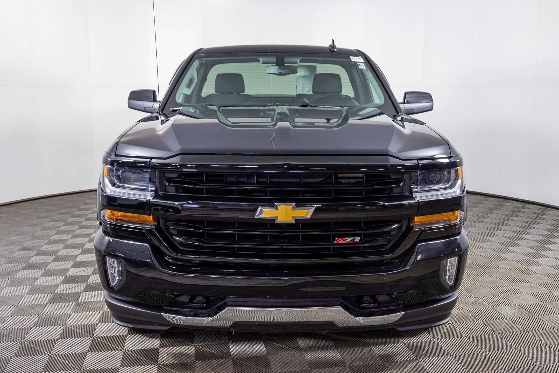 Used 2018 Chevrolet Silverado 1500 LT w/ LT Convenience Package AWD/4WD image 22