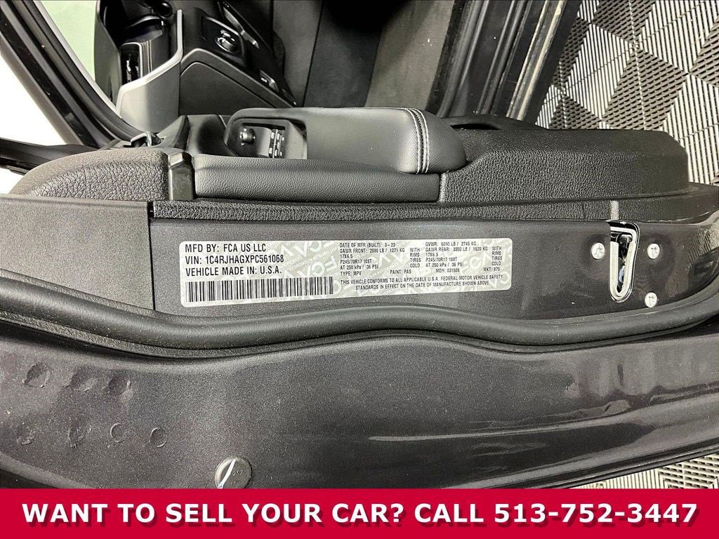 Used 2023 Jeep Grand Cherokee Laredo AWD/4WD image 19
