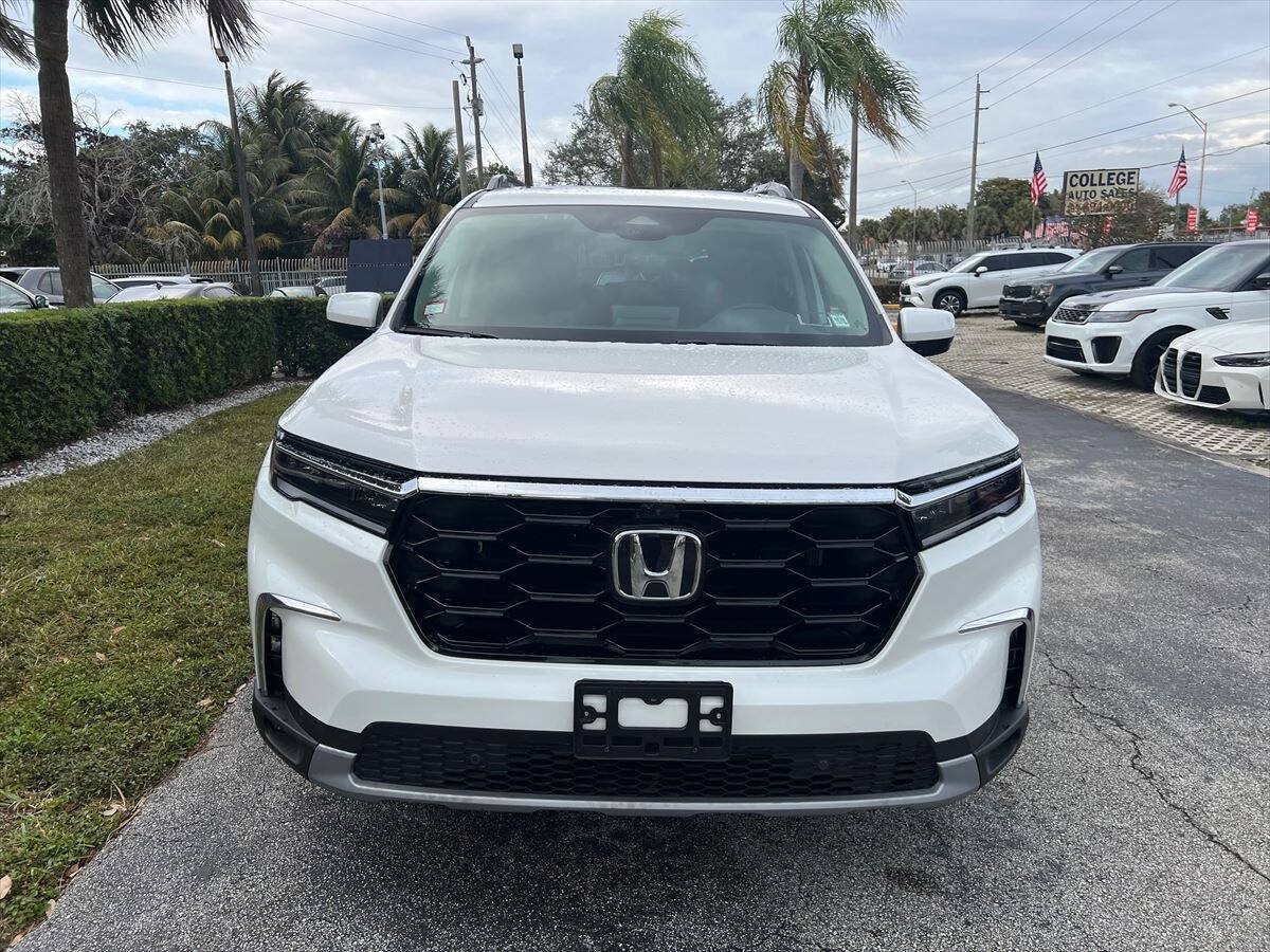Used 2025 Honda Pilot Elite image 3