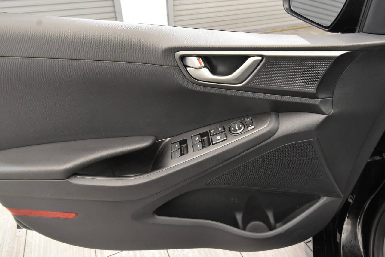 Used 2020 Hyundai Ioniq SE image 13