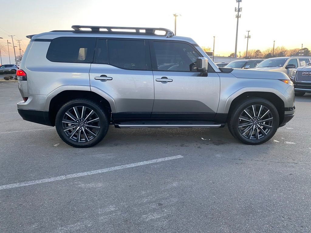 Used 2024 Lexus GX 550 w/ Accessory Package (Z1) image 9