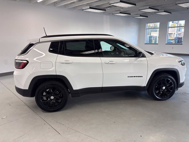 Used 2024 Jeep Compass Latitude AWD/4WD image 12