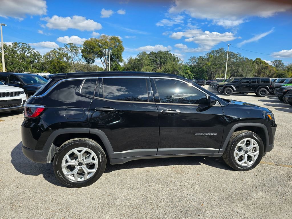 Used 2025 Jeep Compass Sport image 7