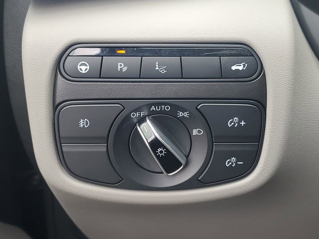 Used 2023 INFINITI QX50 Sensory image 24