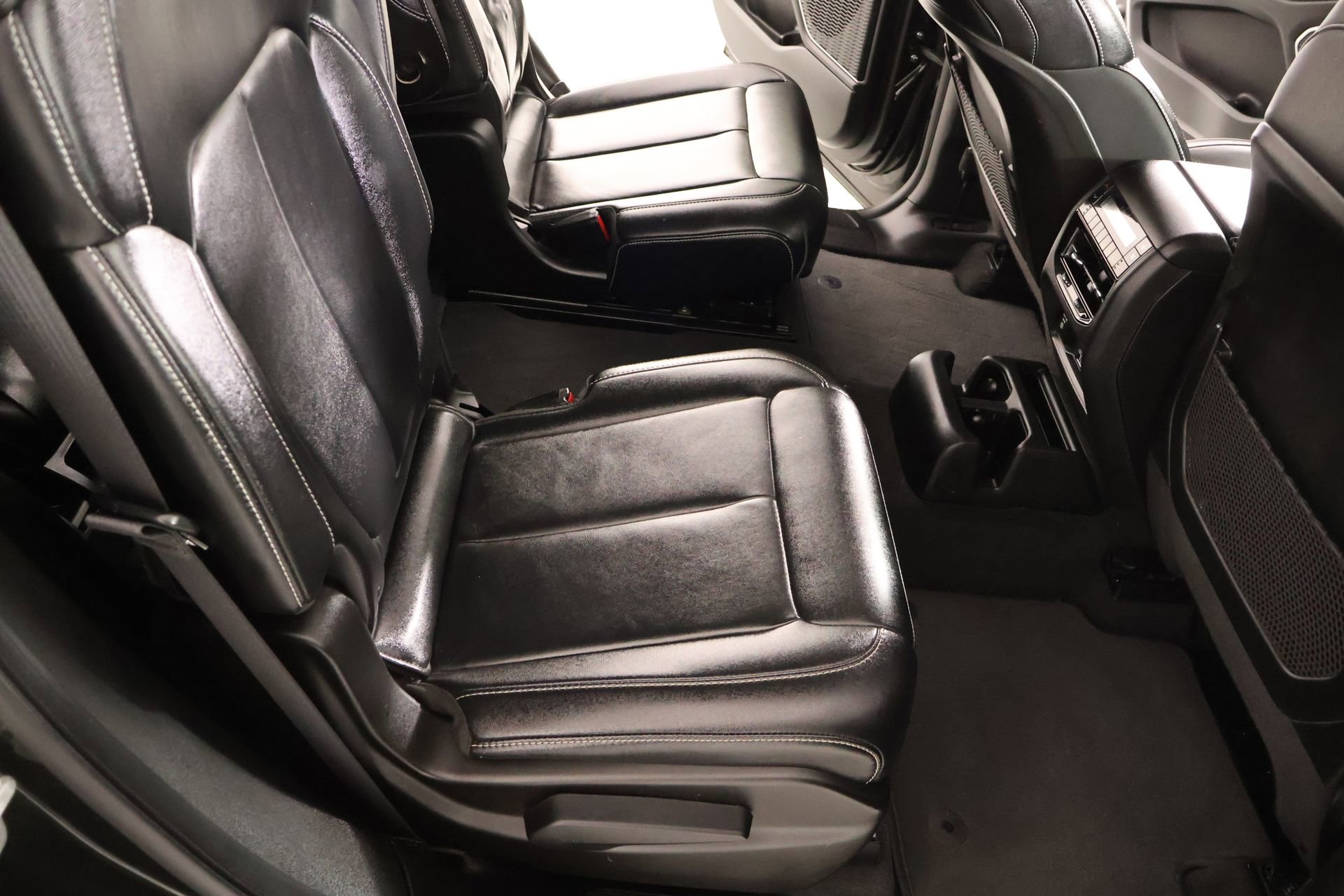 Used 2022 Jeep Grand Cherokee L Limited RWD image 16